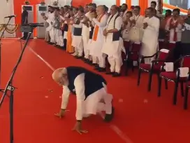 Watch: PM Modi bows before massive crowd as BJP forms 1st Bengal government Watch: PM Modi bows before massive crowd as BJP forms 1st Bengal government