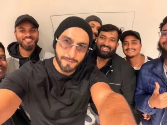 Ranveer Singh took fun selfies with fans on likely King set in South Africa Ranveer Singh took fun selfies with fans on likely King set in South Africa