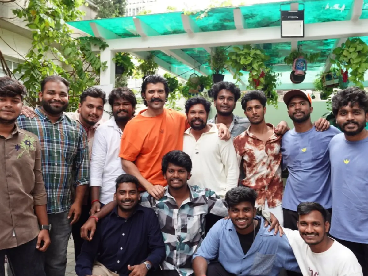 Vijay joined his fans