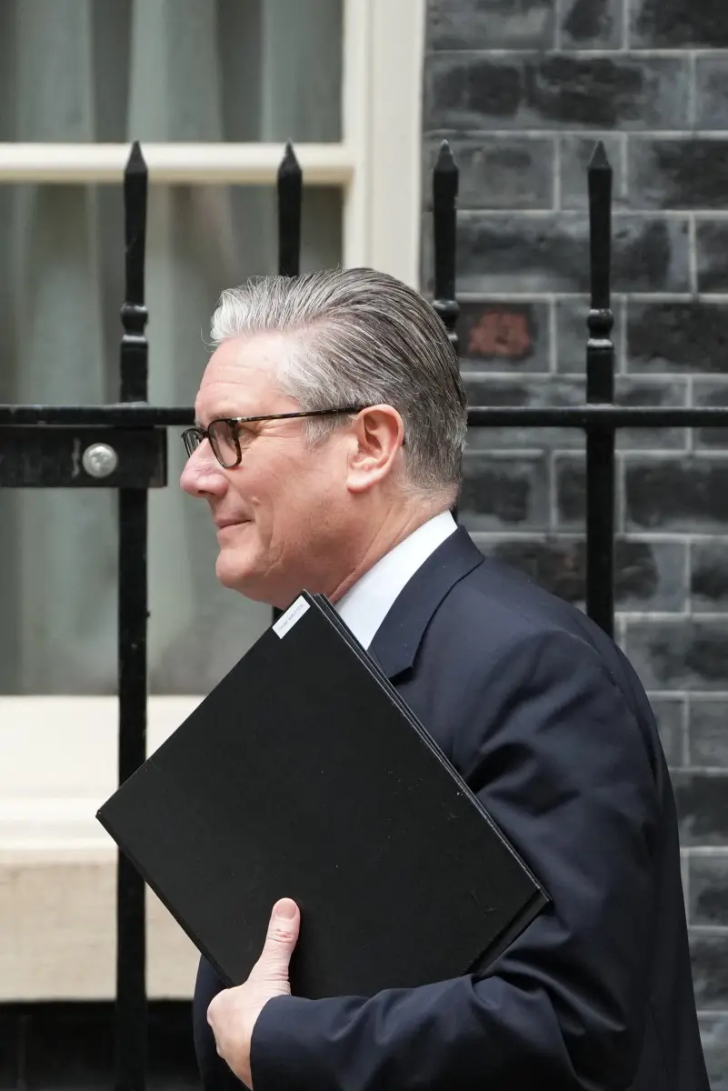 Option 4: Starmer can decide to resign voluntarily