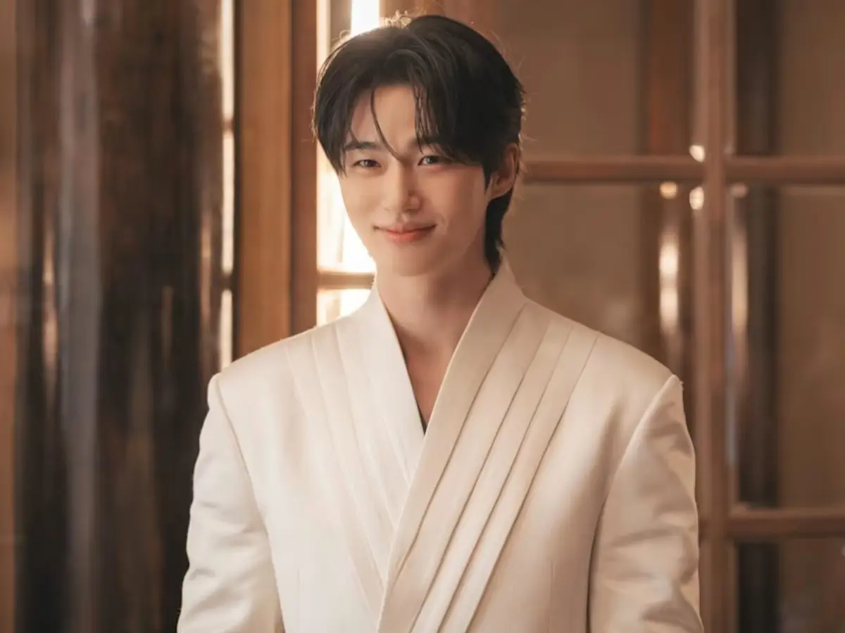 Singer Byeon Woo Seok era? Actor to sing final OST for k-drama Perfect Crown