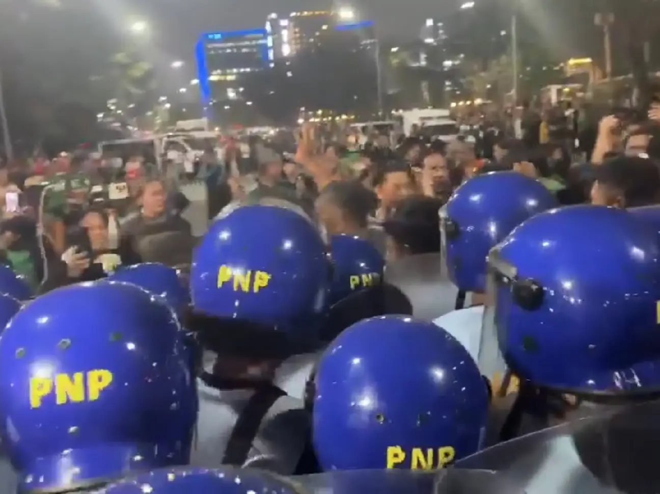 Gunshots heard at Philippine Senate, people told to run for cover Gunshots heard at Philippine Senate, people told to run for cover
