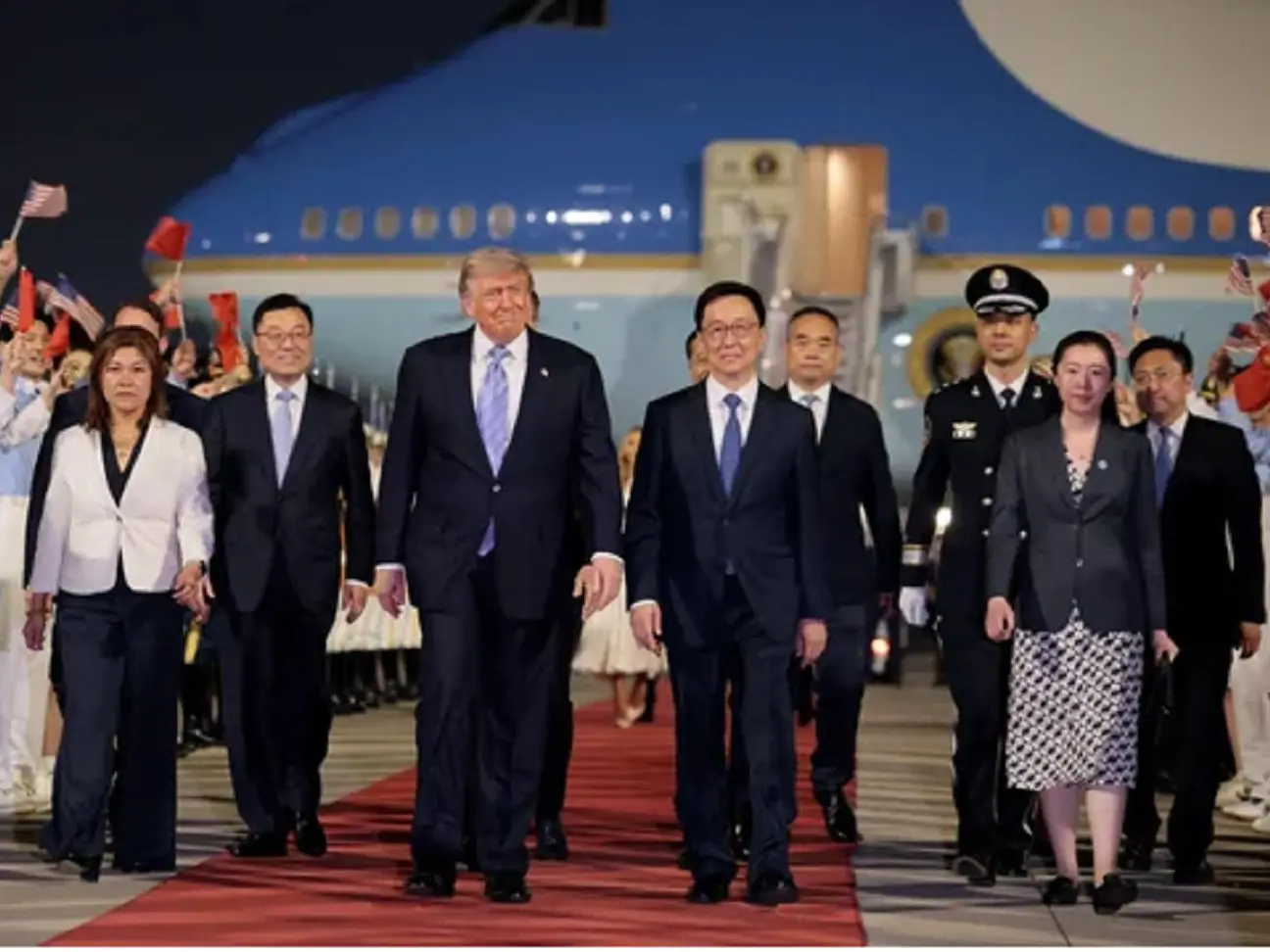 Trump lands in China for summit with Xi, welcomed with red carpet and fanfare Trump lands in China for summit with Xi, welcomed with red carpet and fanfare