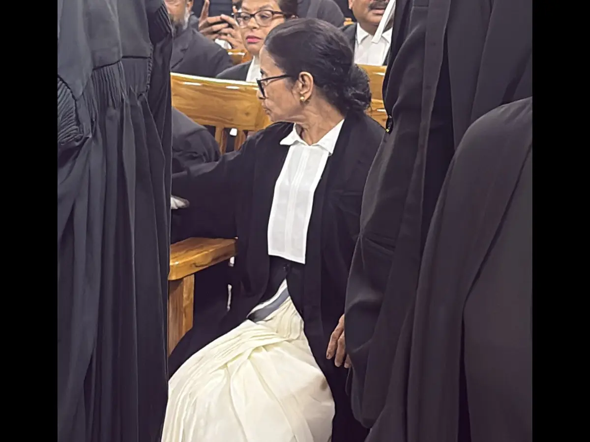 Is Mamata allowed to wear advocate robe?