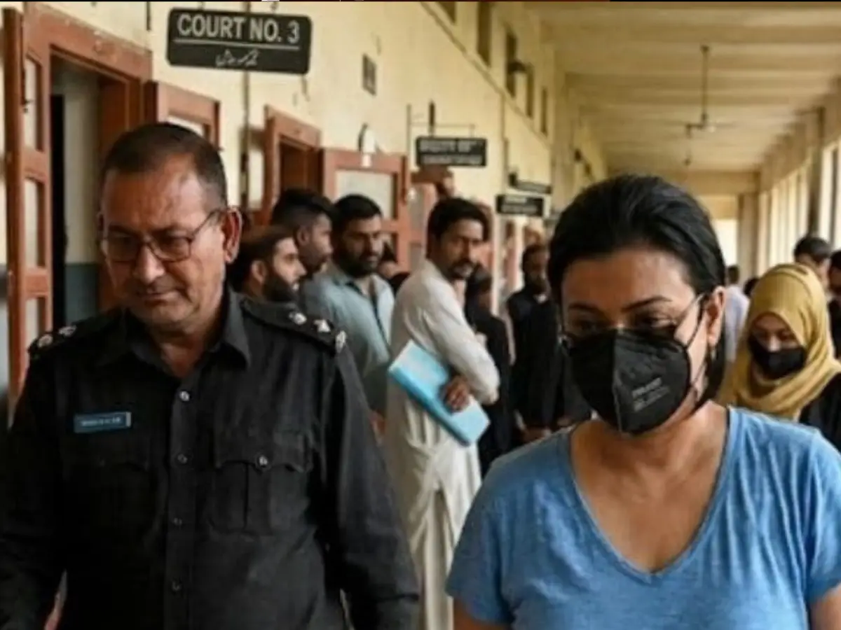 'Cocaine Queen’ of Karachi gets VIP treatment after arrest; viral video sparks row 'Cocaine Queen’ of Karachi gets VIP treatment after arrest; viral video sparks row