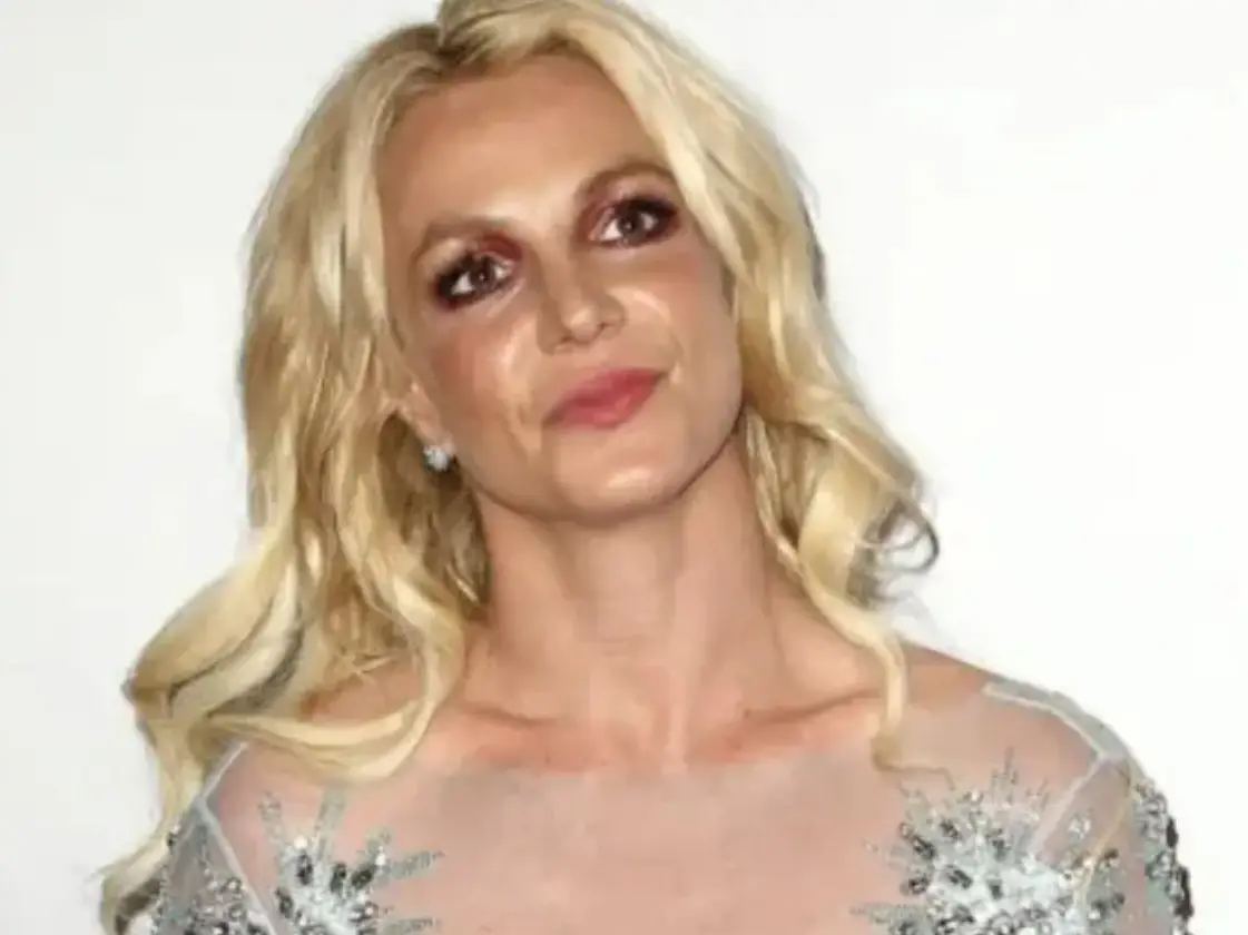 Was Britney Spears carrying a 'knife and barking' at an LA restaurant? Rep denies reports Was Britney Spears carrying a 'knife and barking' at an LA restaurant? Rep denies reports