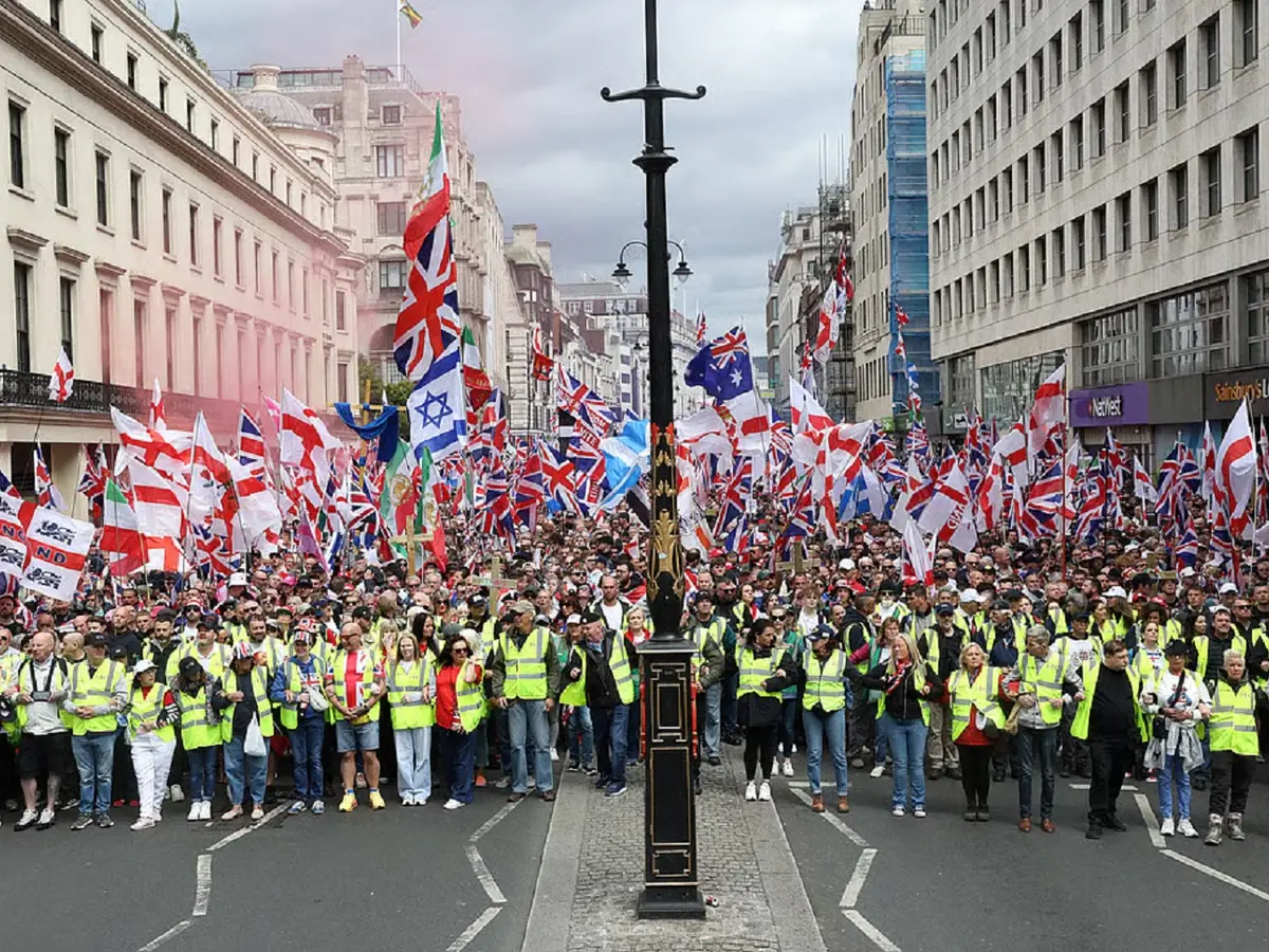 ‘Prepare for battle of Britain’: Tommy Robinson tells tens of thousands at ...