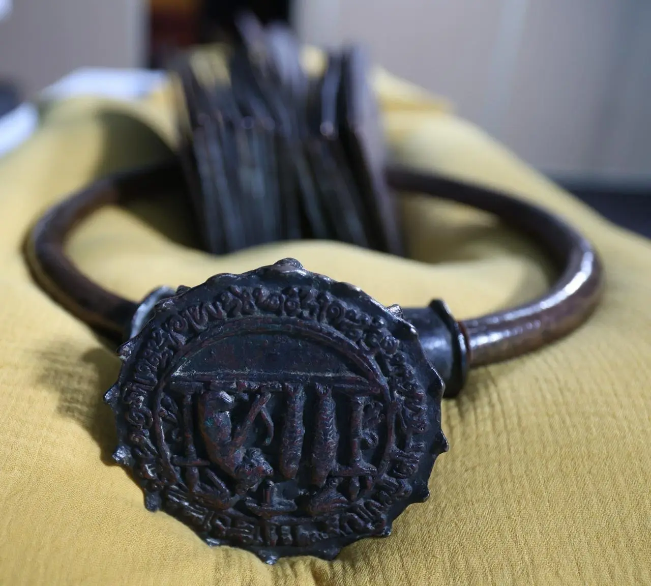 How did the artefact go to Netherlands from India?