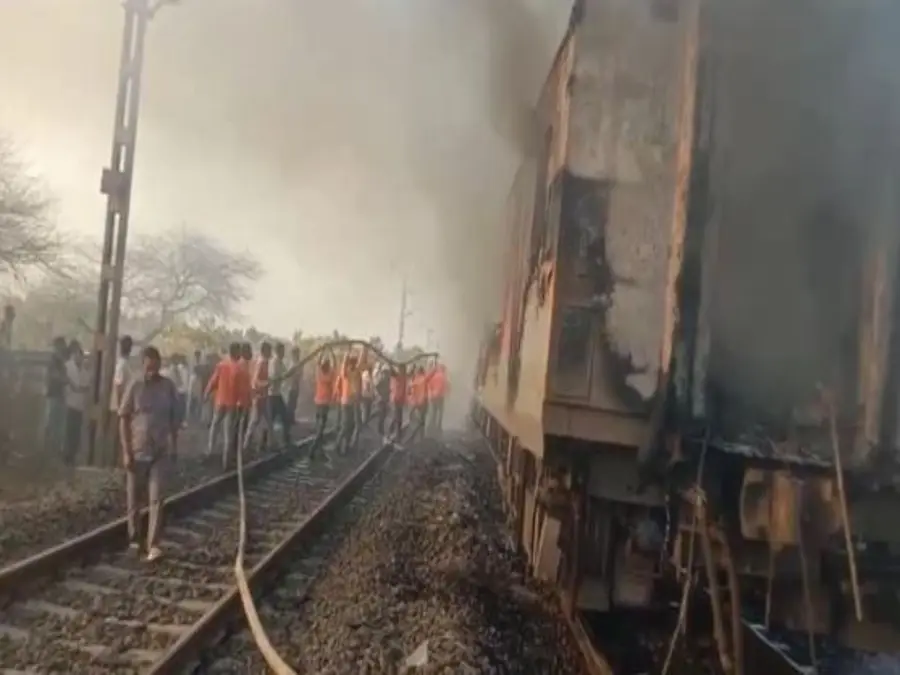 Massive fire breaks out in Delhi-Bound Rajdhani Express, passengers evacuated safely