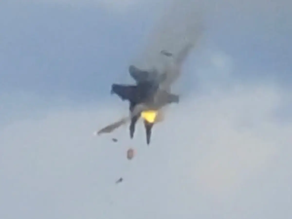 How did all four US Navy pilots survive horrific midair fighter jet crash? What led to the collision?
