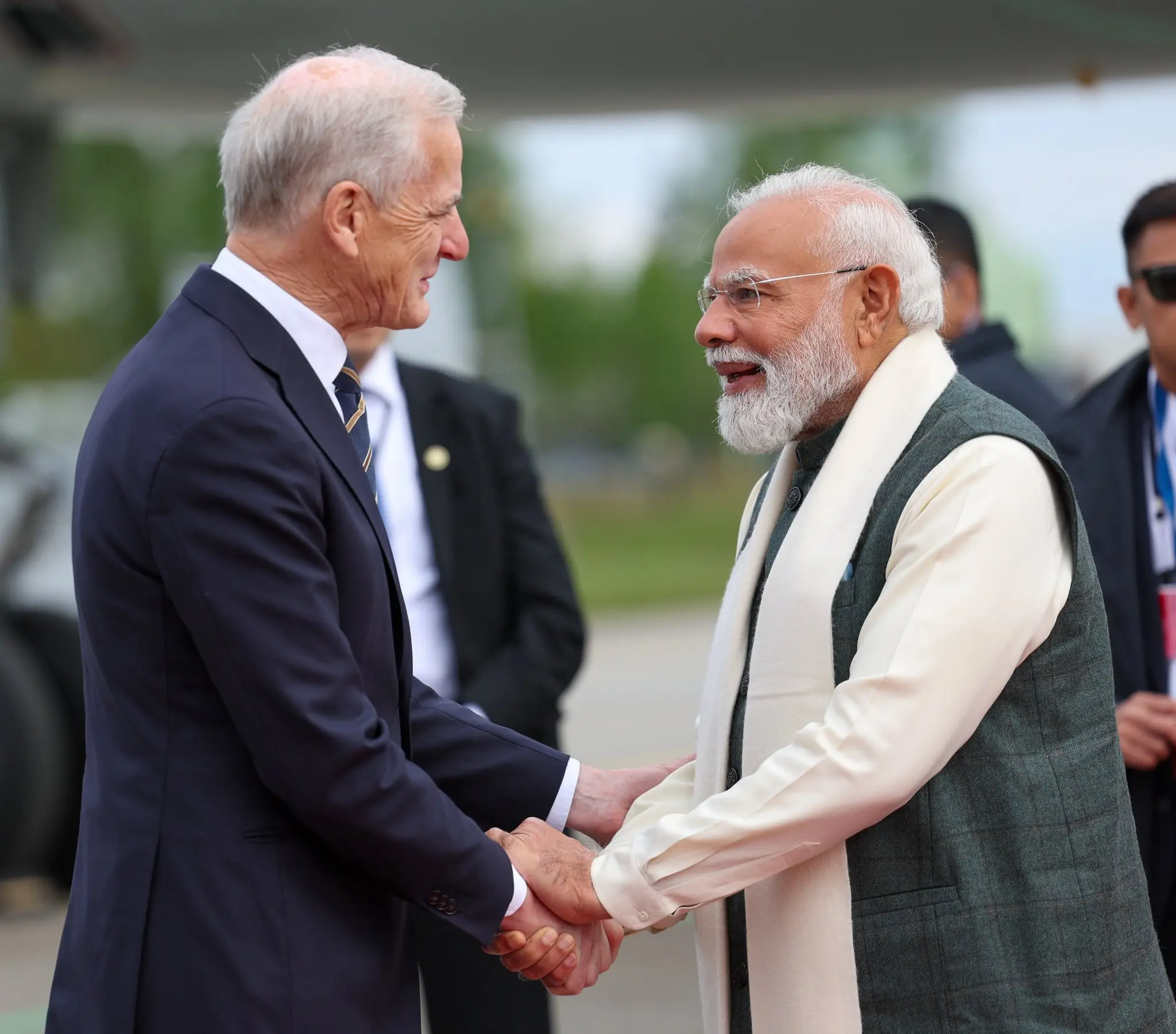PM Modi receives grand welcome in Norway, meets Indian diaspora | WATCH