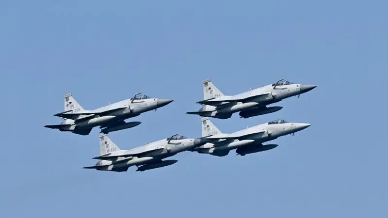 Pakistan deploys 8,000 troops, fighter jets and air defense system to Saudi Arabia under defence pact, also plays mediator Pakistan deploys 8,000 troops, fighter jets and air defense system to Saudi Arabia under defence pact, also plays mediator