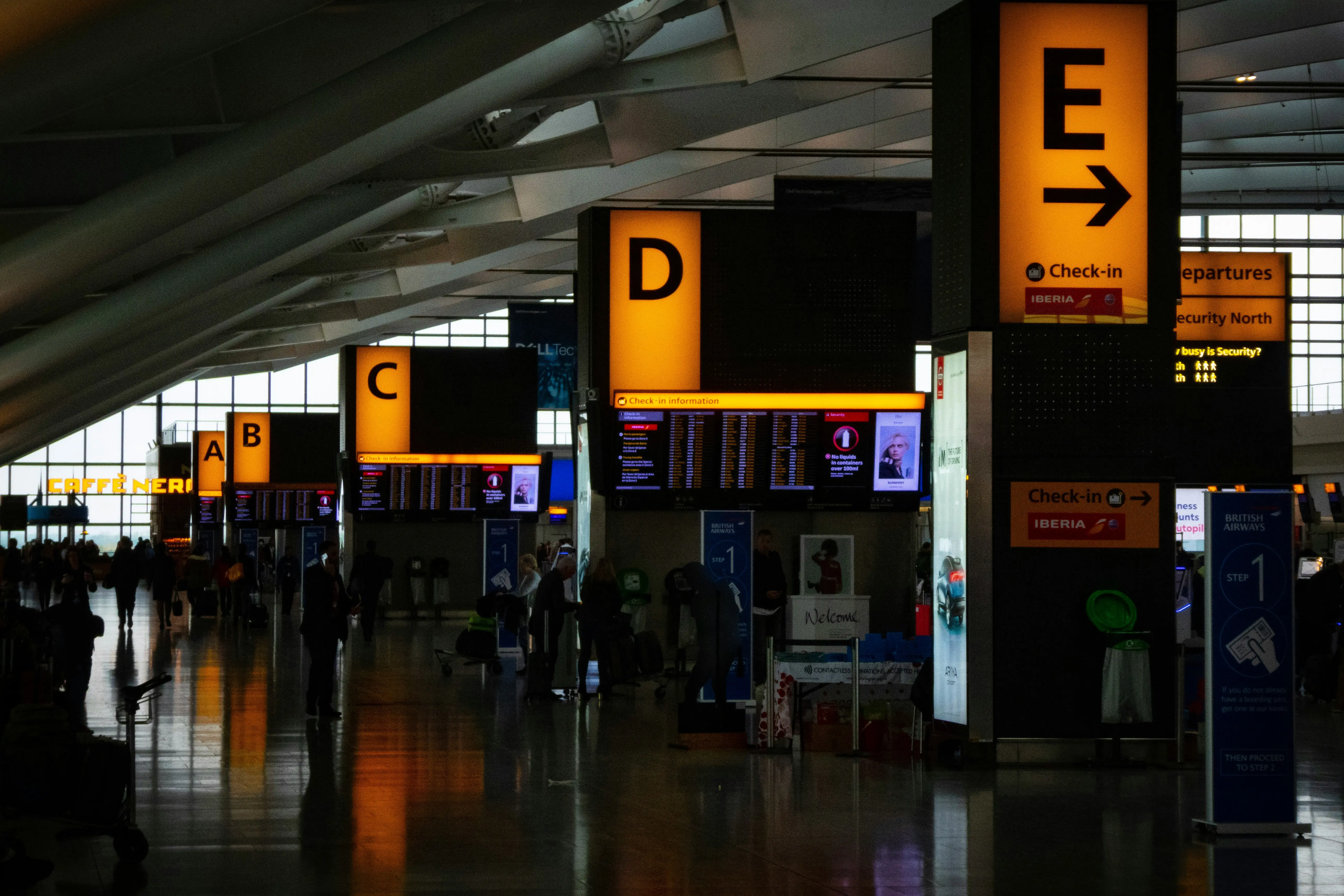 US tightens travel rules and steps up screening at airports