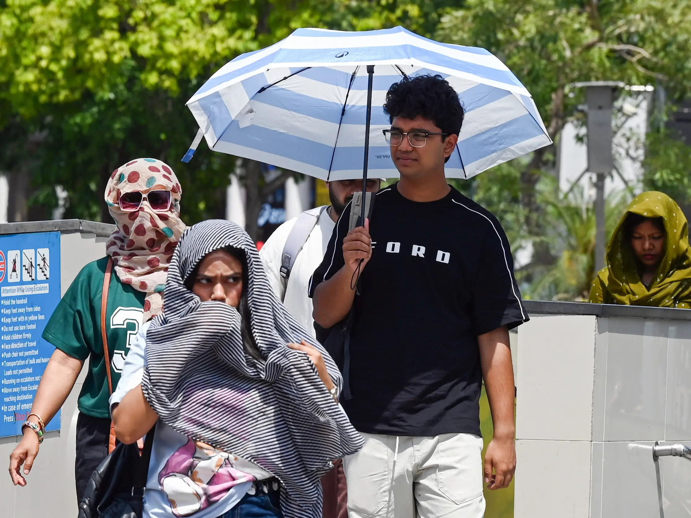 IMD issues 'orange alert' for Delhi as heatwave sweeps North India; temp likely to touch 46°C IMD issues 'orange alert' for Delhi as heatwave sweeps North India; temp likely to touch 46°C
