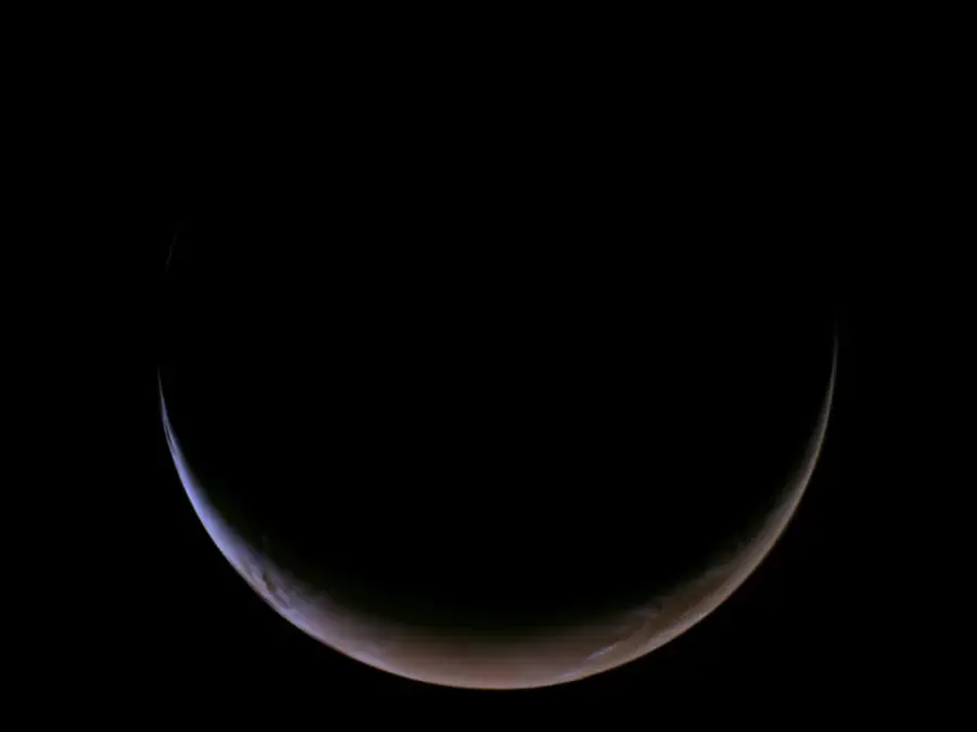 Asteroid-bound mission caught Mars in a completely new light