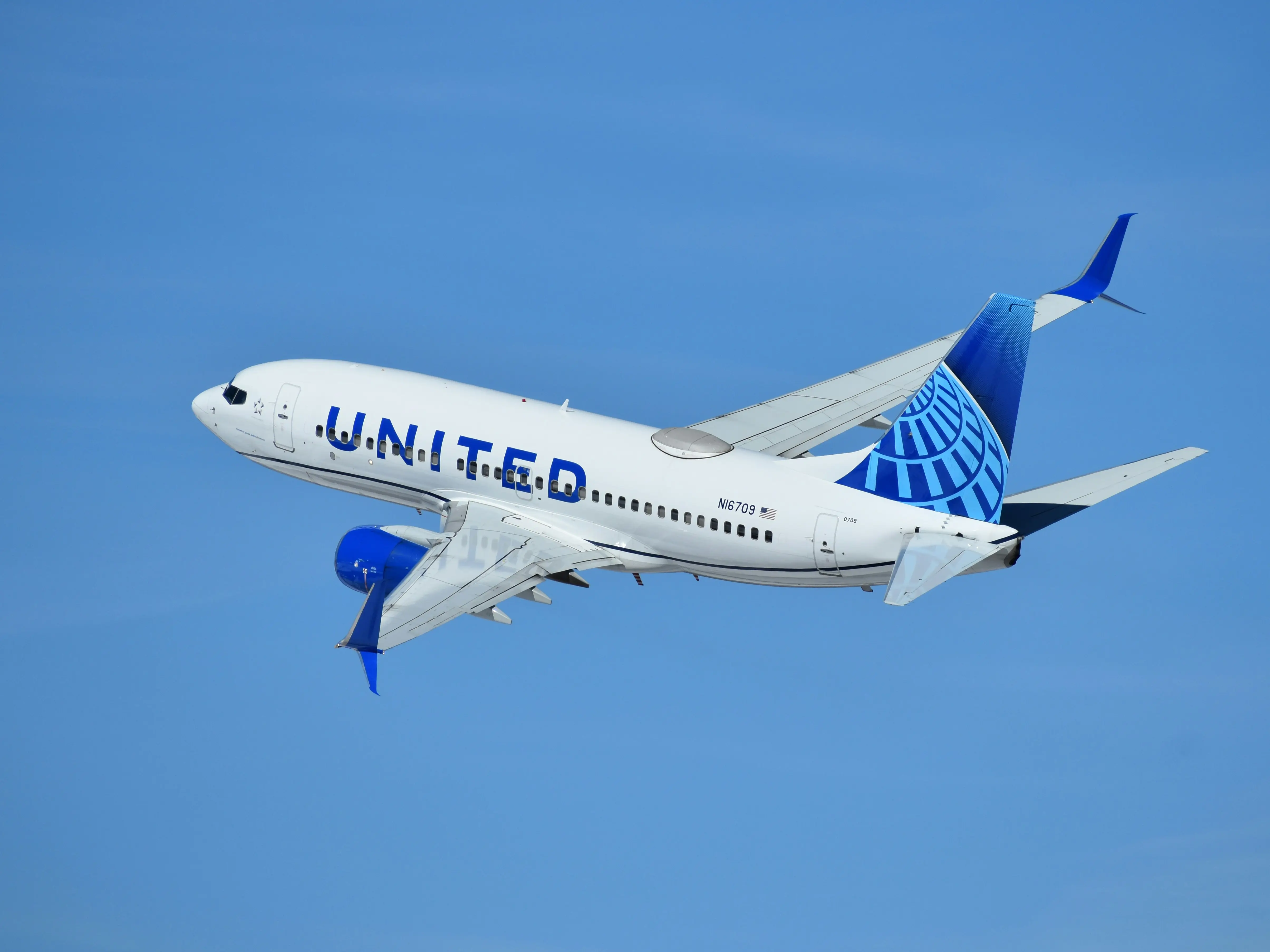 Man tries to open plane door at 36,000 feet; 500 unruly passenger reports in 2026 Man tries to open plane door at 36,000 feet; 500 unruly passenger reports in 2026