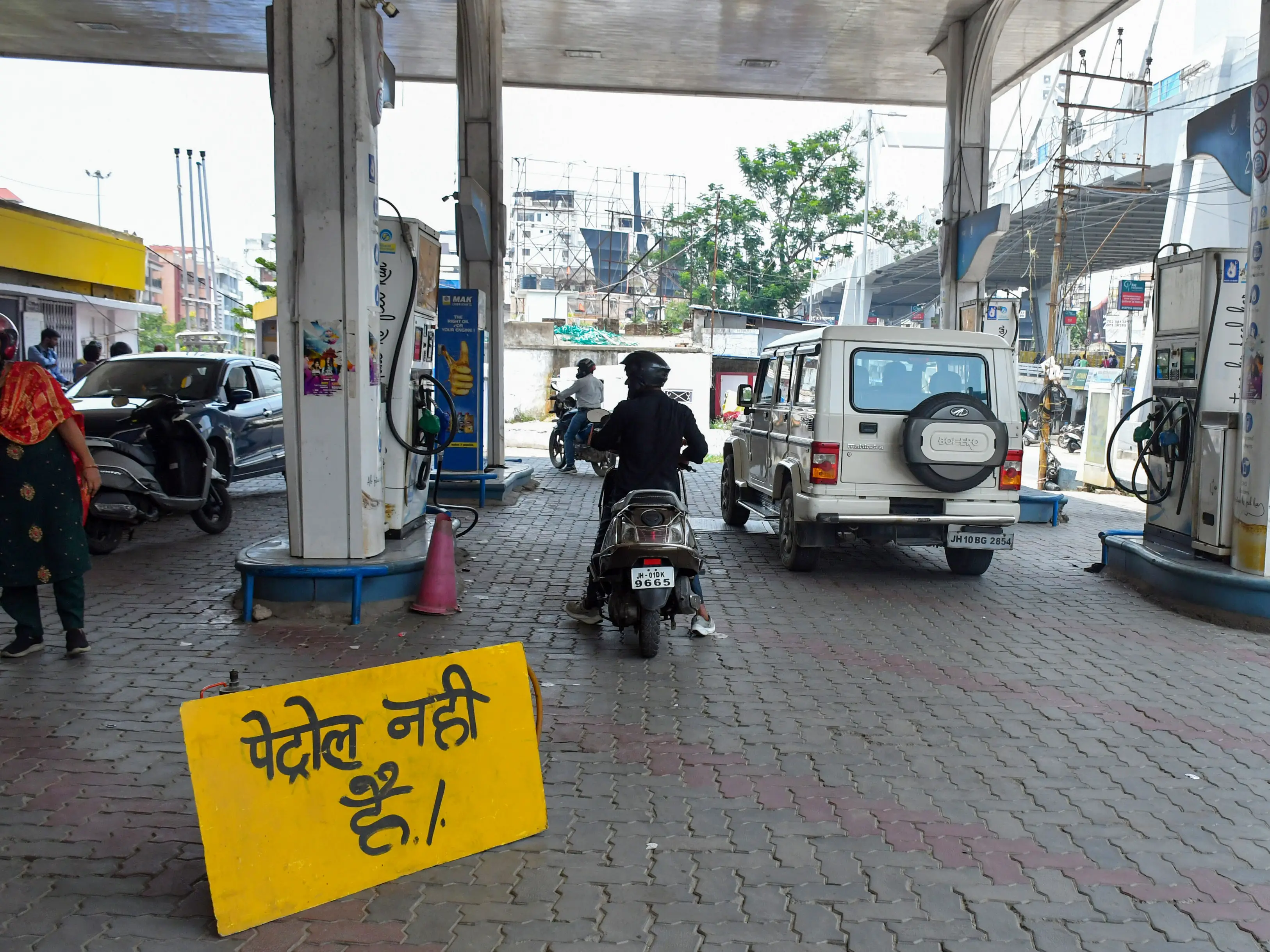 India fuel price hike: Petrol, diesel, CNG prices go up again; third price increase in 10 days. Here's how much you'll have to pay now India fuel price hike: Petrol, diesel, CNG prices go up again; third price increase in 10 days. Here's how much you'll have to pay now
