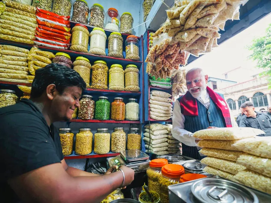 West Bengal Jhalmuri vendor who served PM Modi alleges death, bomb threats