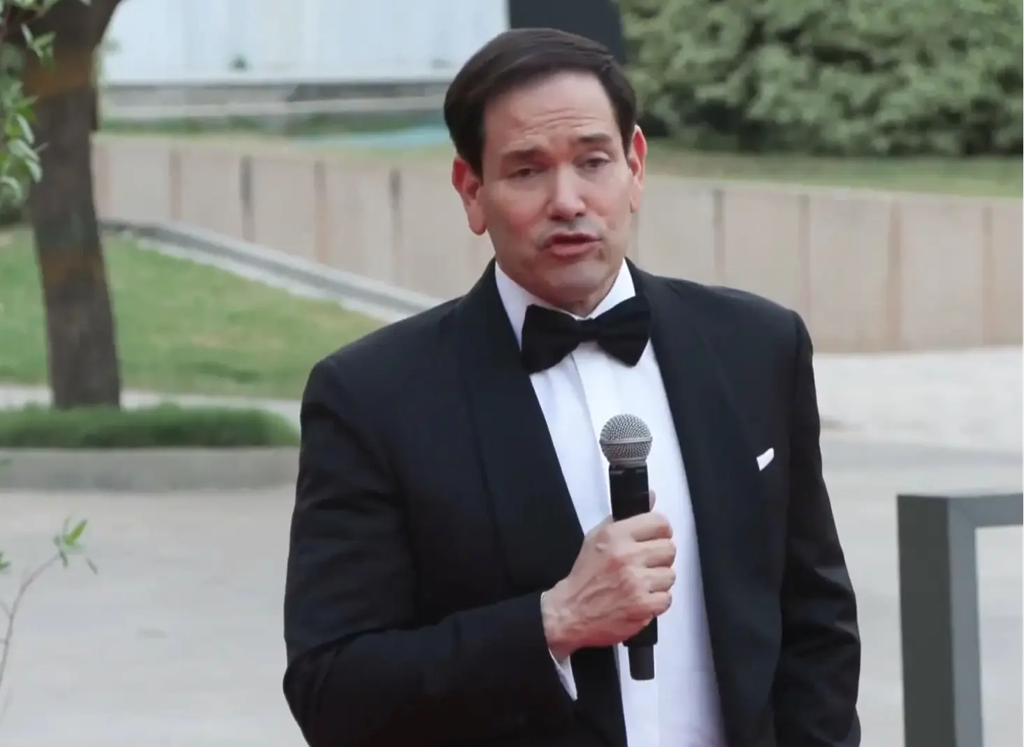 ‘There is chance Iran will accept a deal to end war as soon as today,’ says Marco Rubio
