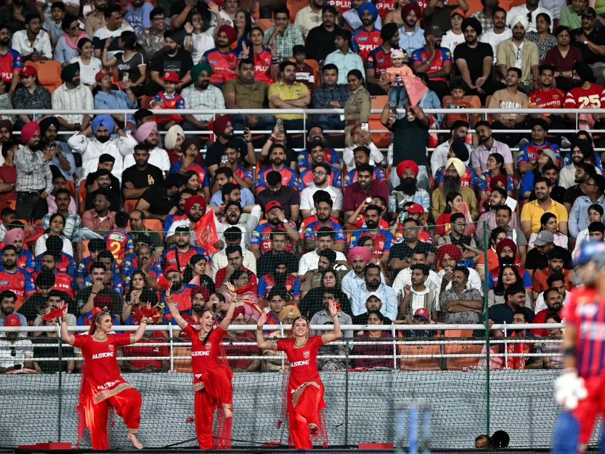 WATCH | Lucknow police take swift action after fans harass cheerleaders during LSG-PBKS match WATCH | Lucknow police take swift action after fans harass cheerleaders during LSG-PBKS match