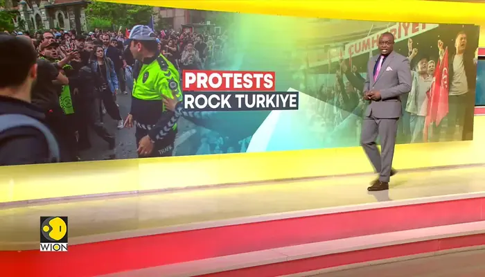 Turkey Protests: Police Force Ousted Opp'n Out Of Headquarters As Crisis Deepens