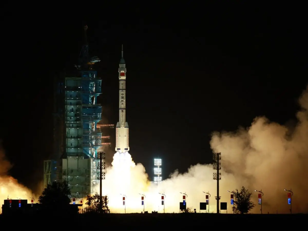 Spacecraft docks with Tiangong station