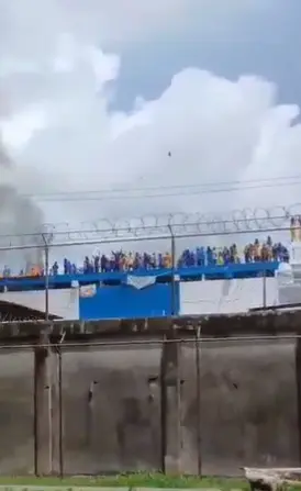 WATCH: Venezuela prisoners occupy prison, light mattresses in protest of alleged abuse