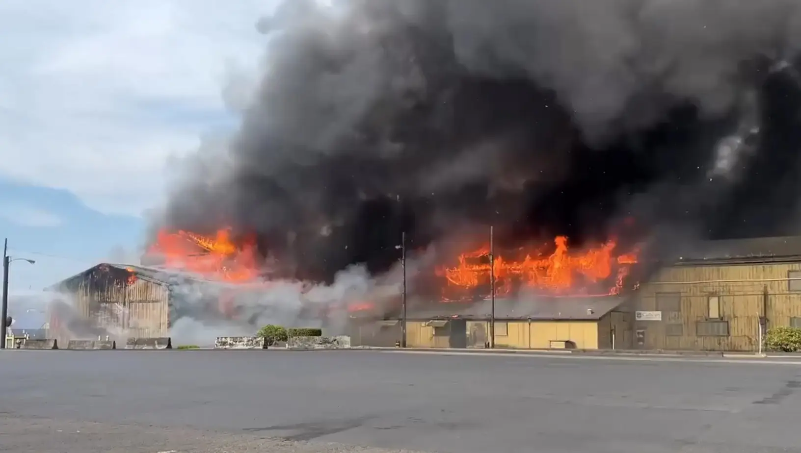 Major chemical explosion at packaging unit in Washington state causes fatalities, injuries to many