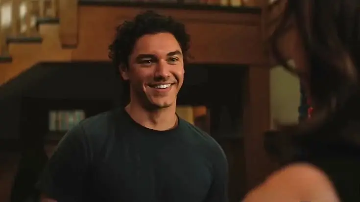 Belmont Camelli as Garrett Graham