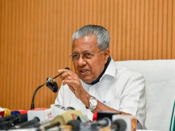 ED team attacked, vehicles smashed in Kerala after multi-city raids on Pinarayi Vijayan ED team attacked, vehicles smashed in Kerala after multi-city raids on Pinarayi Vijayan