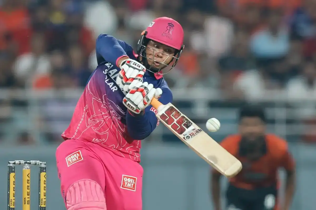 Most boundaries (fours and sixes combined) in a T20 series/tournament - 129