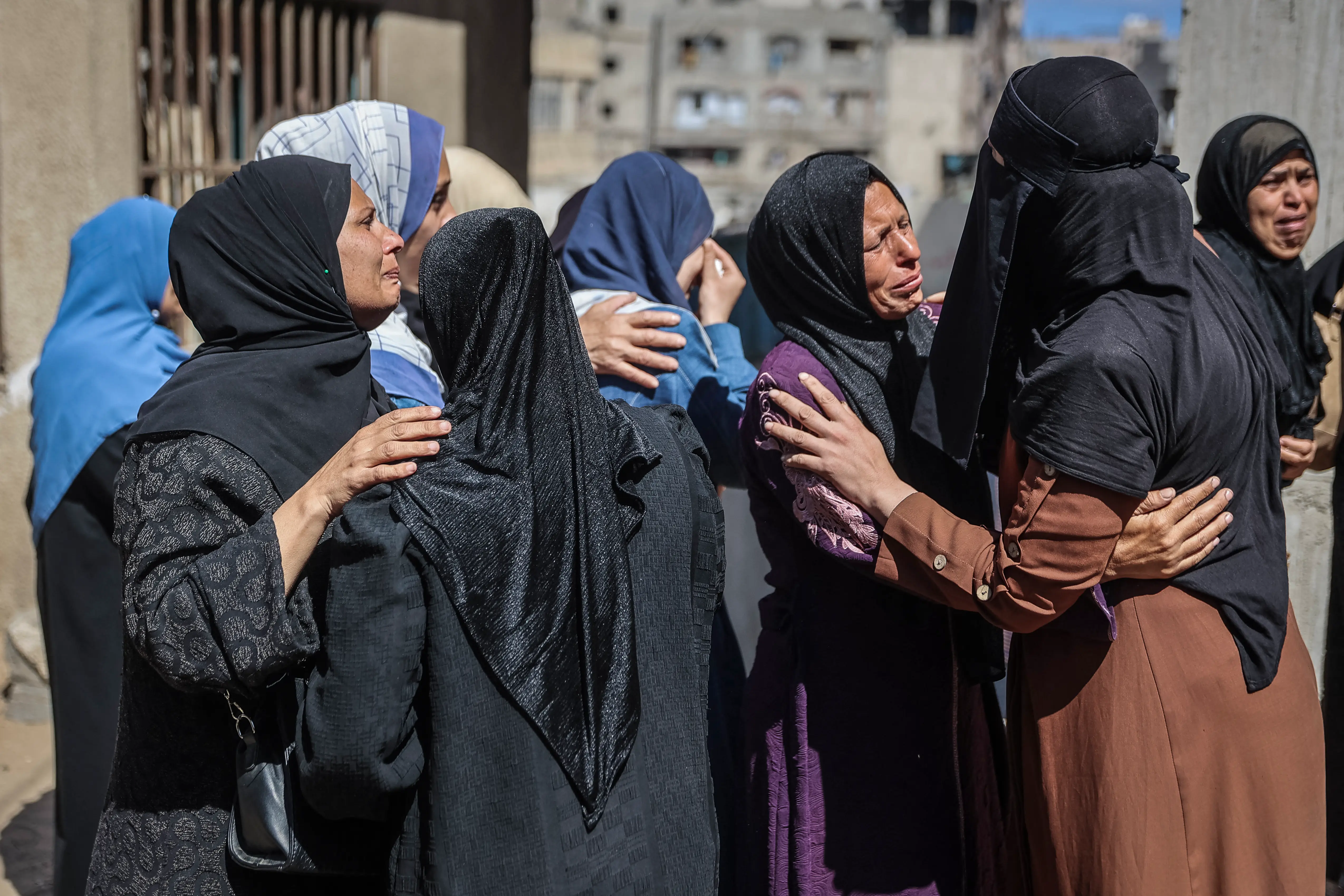 Hamas accuses Israel of 'blatant violation' of ceasefire as Netanyahu orders military to control 70% of Gaza territory