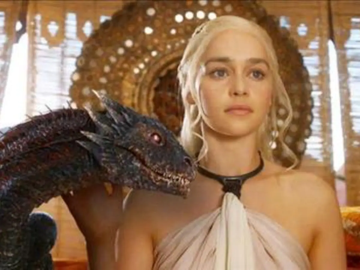 Emilia Clarke breaks her silence on earning $300,000 per episode on Game of Thrones: 'Can you imagine?' Emilia Clarke breaks her silence on earning $300,000 per episode on Game of Thrones: 'Can you imagine?'