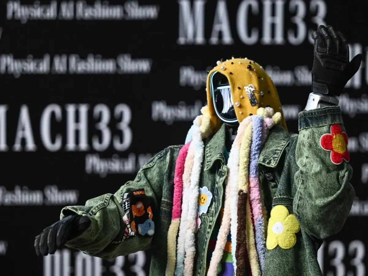‘Robots need clothes too’: Humanoids join human models at Seoul fashion ...