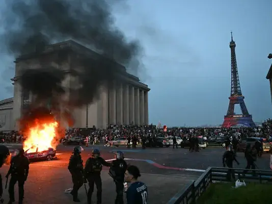 Violence erupts in Paris as PSG celebrates Champions League win against Arsenal; 416 people arrested Violence erupts in Paris as PSG celebrates Champions League win against Arsenal; 416 people arrested