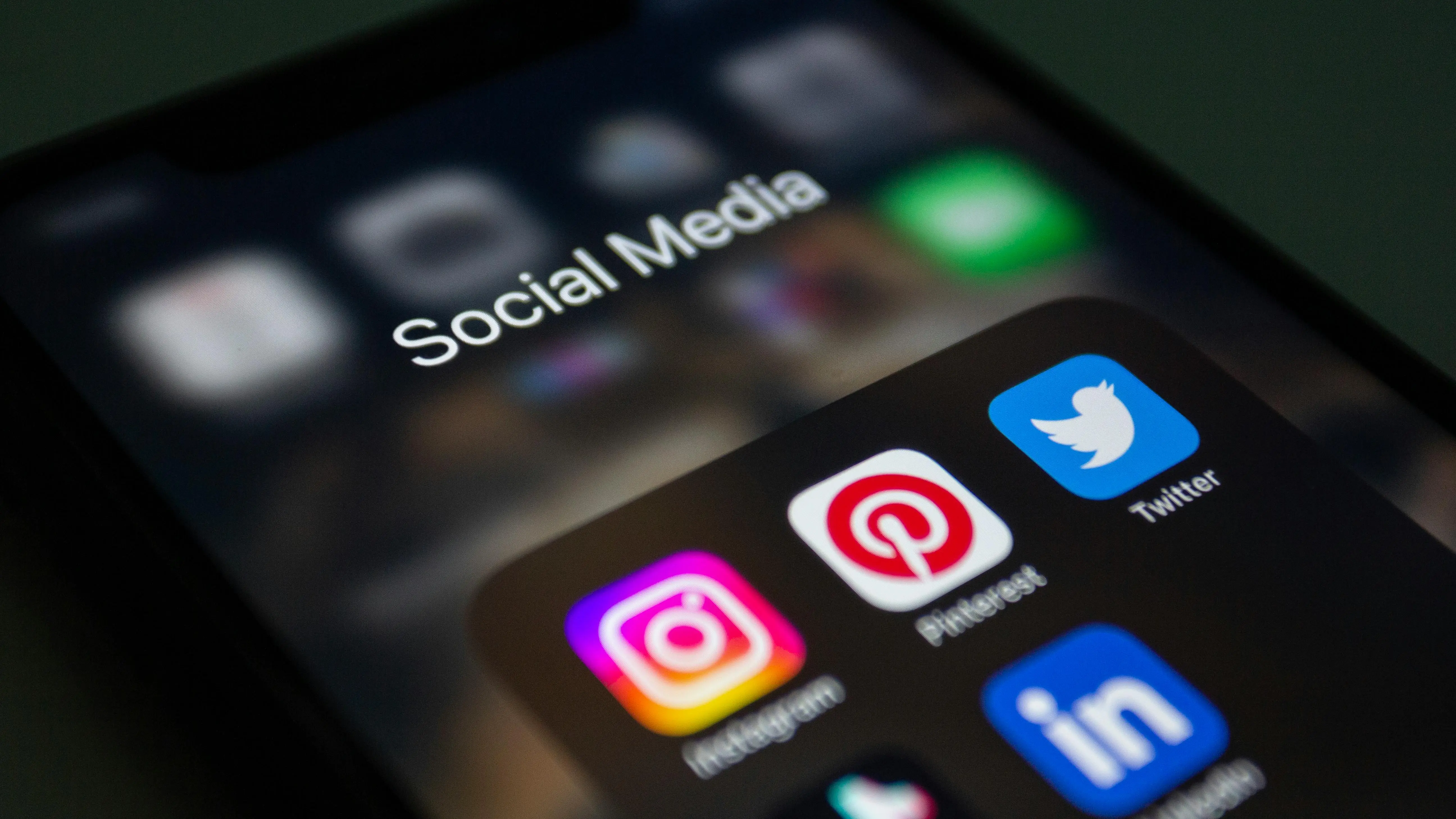Youth spend over 120 minutes daily on social media; women dominate shopping apps: Inside India’s digital landscape