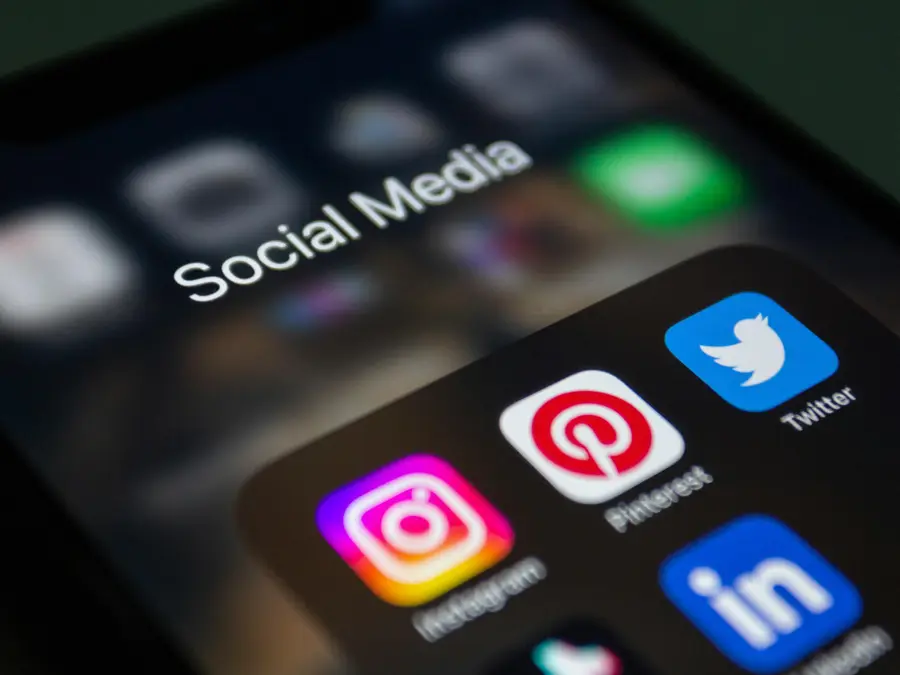 Youth spend over 120 minutes daily on social media; women dominate shopping apps: Inside India’s digital landscape