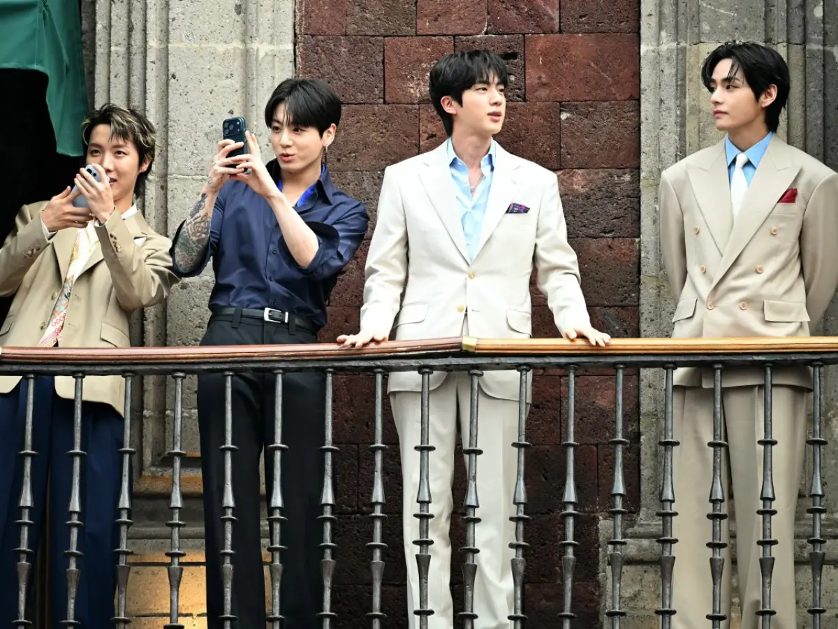 Taiwanese BTS fans pray to the God of Love to get Arirang concert tickets
