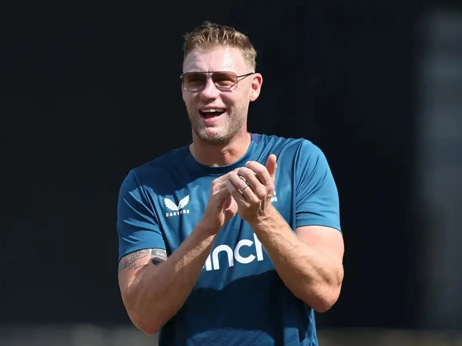Ashes hero Andrew Flintoff takes reins as Sydney Thunder head coach in BBL