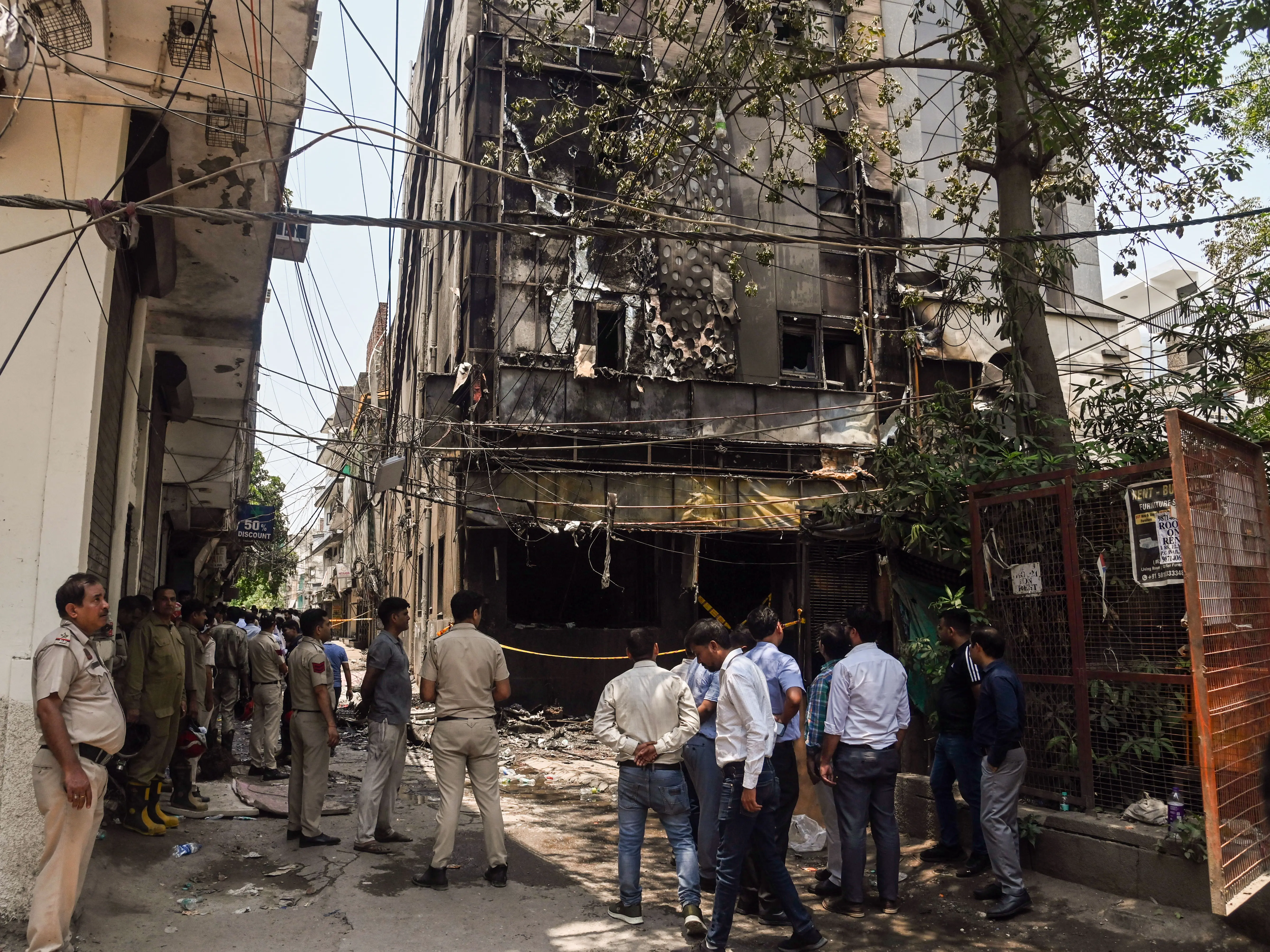 Delhi hotel fire: Woman carrying child jumps from burning building, 21 dead Delhi hotel fire: Woman carrying child jumps from burning building, 21 dead
