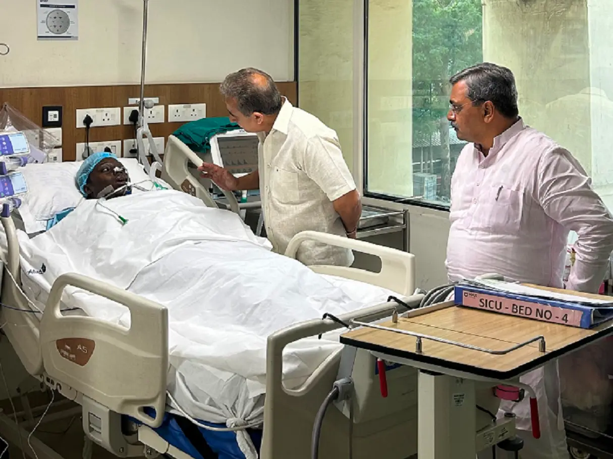 12 foreign nationals among 21 killed in Delhi hotel fire; MoS Kirti Vardhan Singh visits injured in hospital 12 foreign nationals among 21 killed in Delhi hotel fire; MoS Kirti Vardhan Singh visits injured in hospital