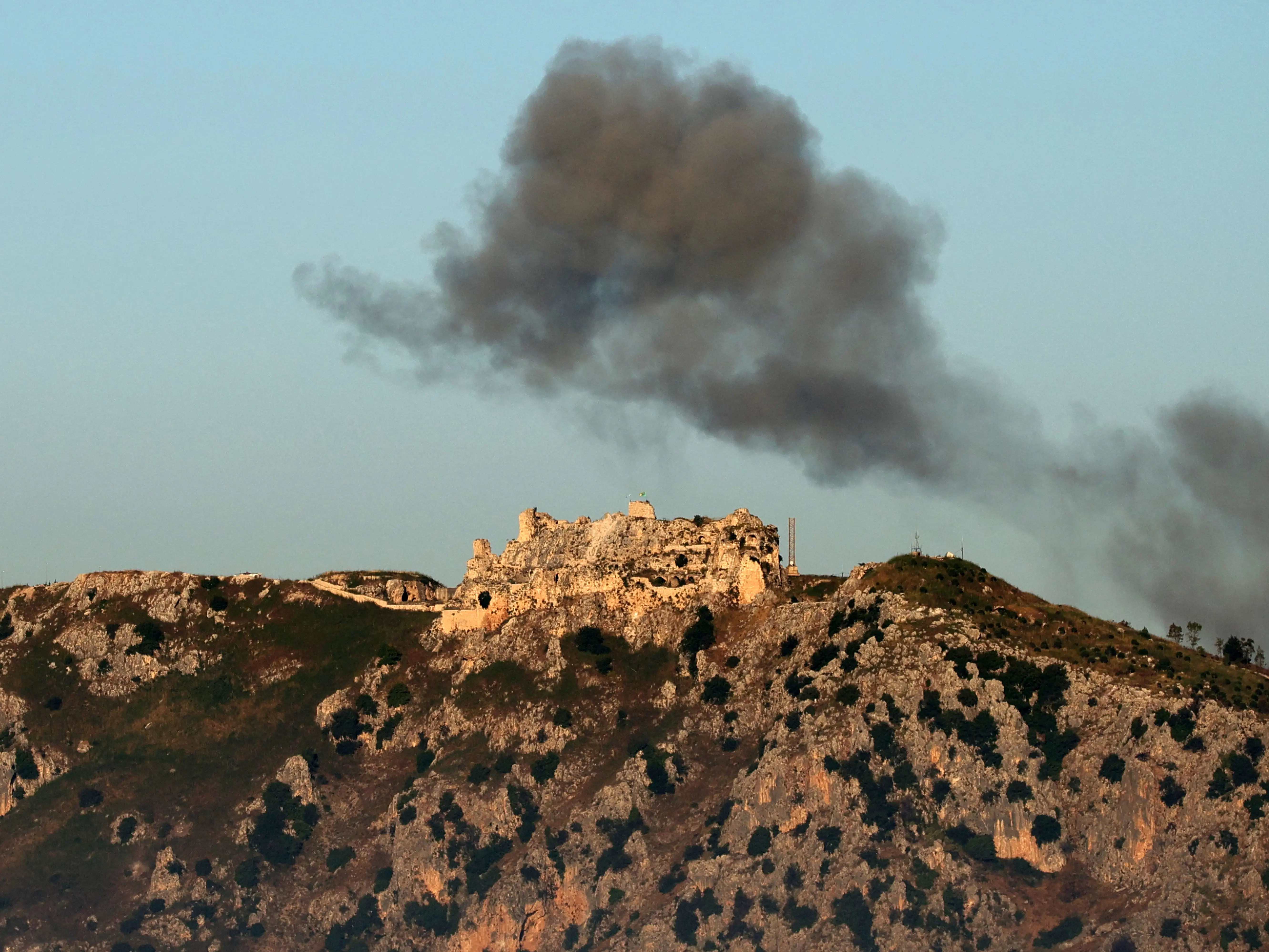 Lebanon reports Israeli air strikes just hours after truce announcement Lebanon reports Israeli air strikes just hours after truce announcement