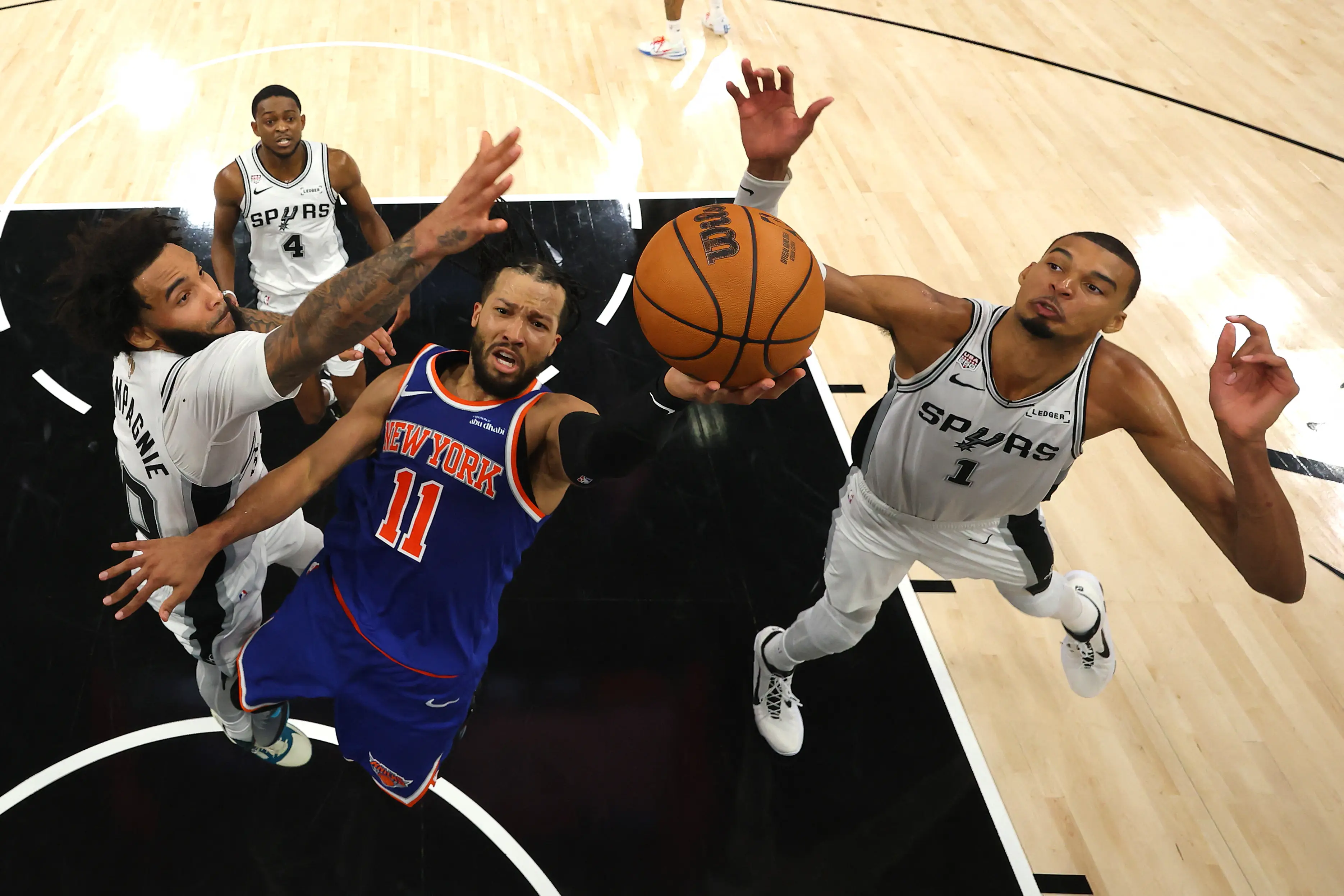 New York Knicks edge San Antonio Spurs 105-104 to take 2-0 lead in NBA Finals