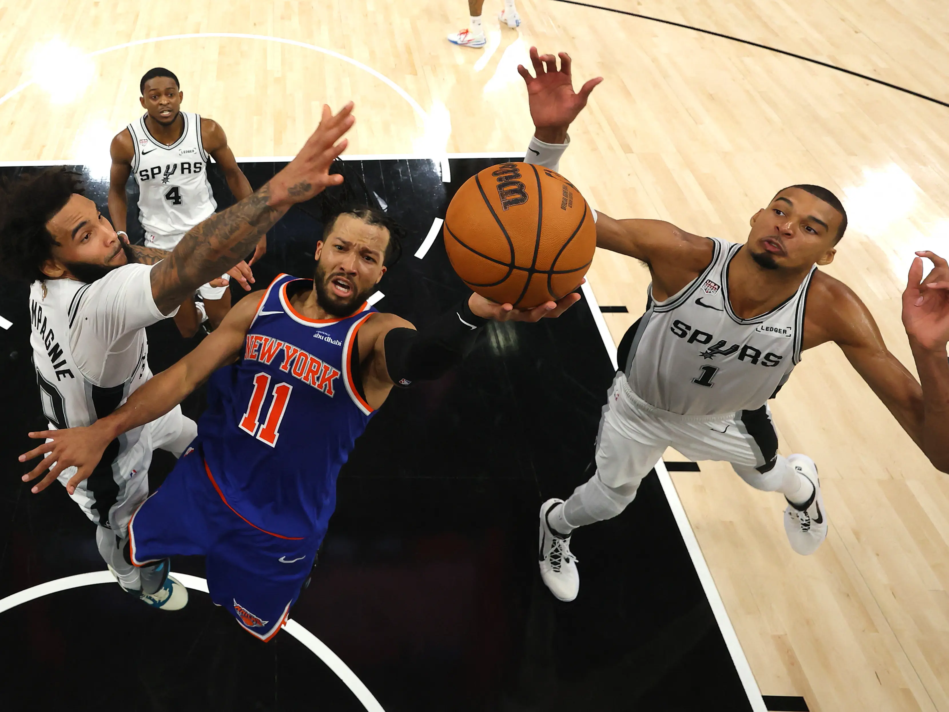 New York Knicks edge San Antonio Spurs 105-104 to take 2-0 lead in NBA Finals New York Knicks edge San Antonio Spurs 105-104 to take 2-0 lead in NBA Finals