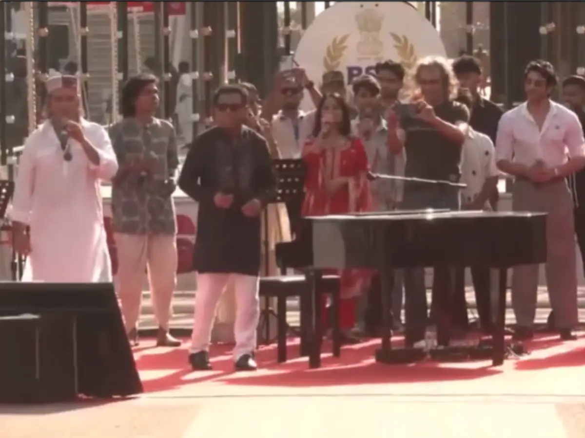 Main Vaapas Aaunga: AR Rahman gives first-ever performance at Attari-Wagah Border | Watch Main Vaapas Aaunga: AR Rahman gives first-ever performance at Attari-Wagah Border | Watch