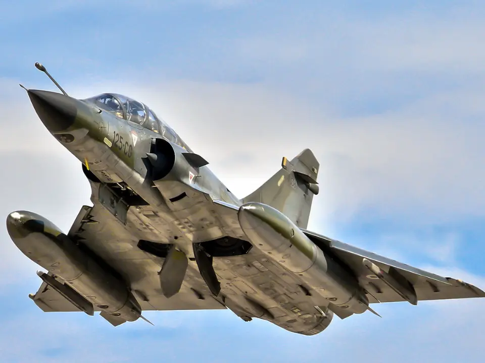 Why fighter jets are so loud compared to normal planes