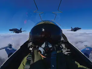 Why US fighter jet missiles work like part of a flying internet