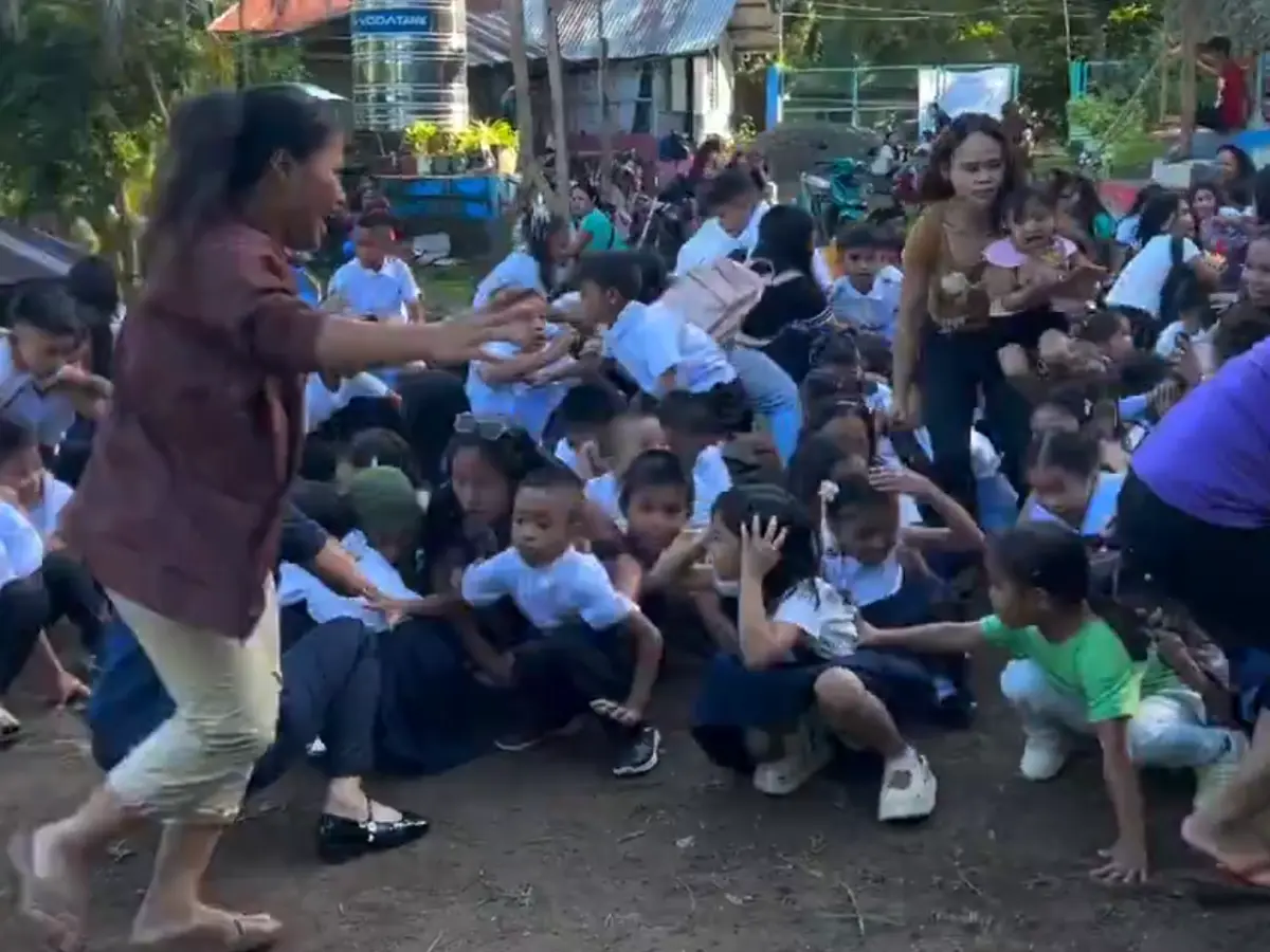 Philippines earthquake kills at least 15: Scary video shows schoolchildren crying for help amid deadly tremors Philippines earthquake kills at least 15: Scary video shows schoolchildren crying for help amid deadly tremors