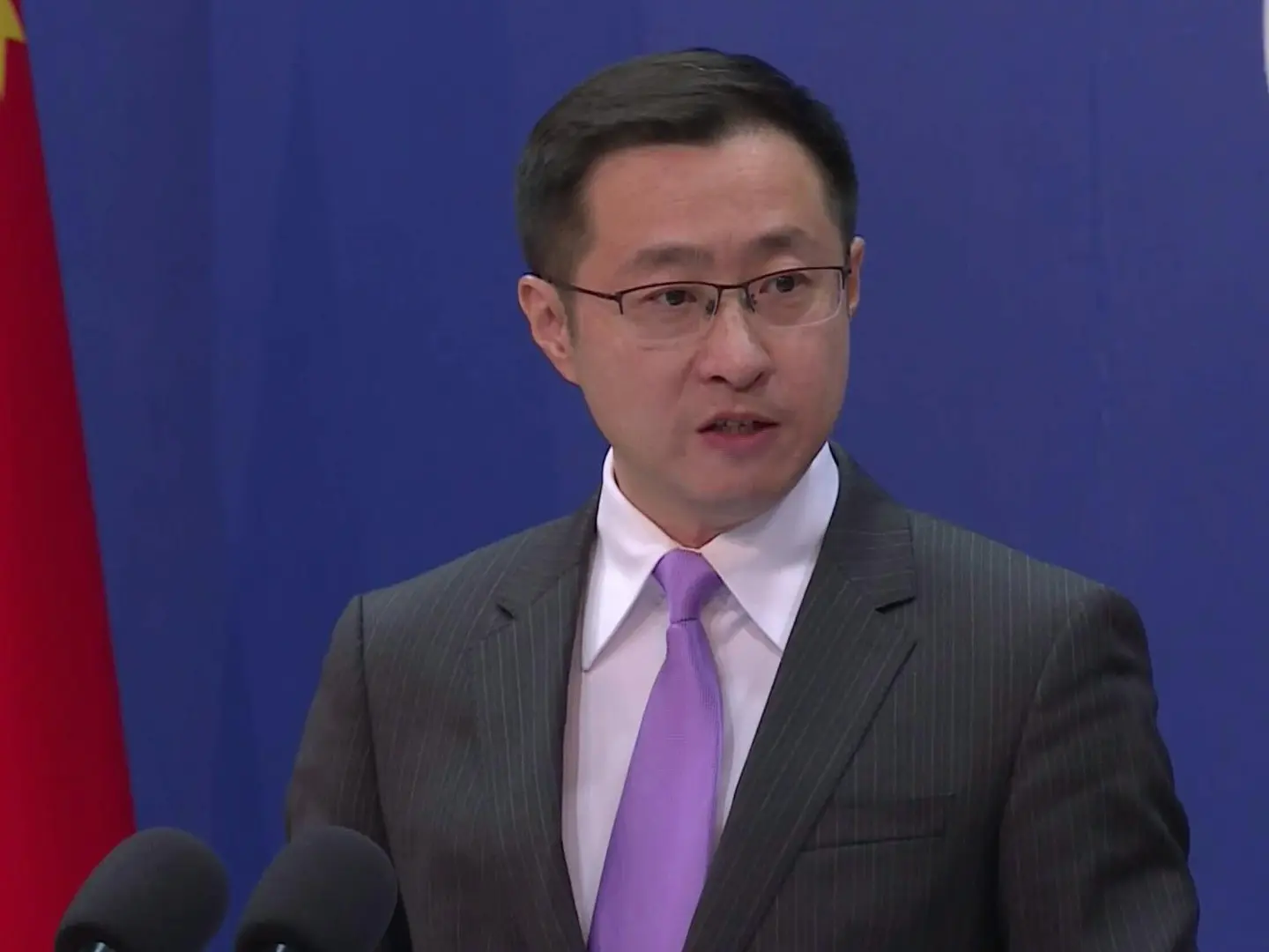 China tells India to see it as a partner, not a rival; backs dialogue on border disputes