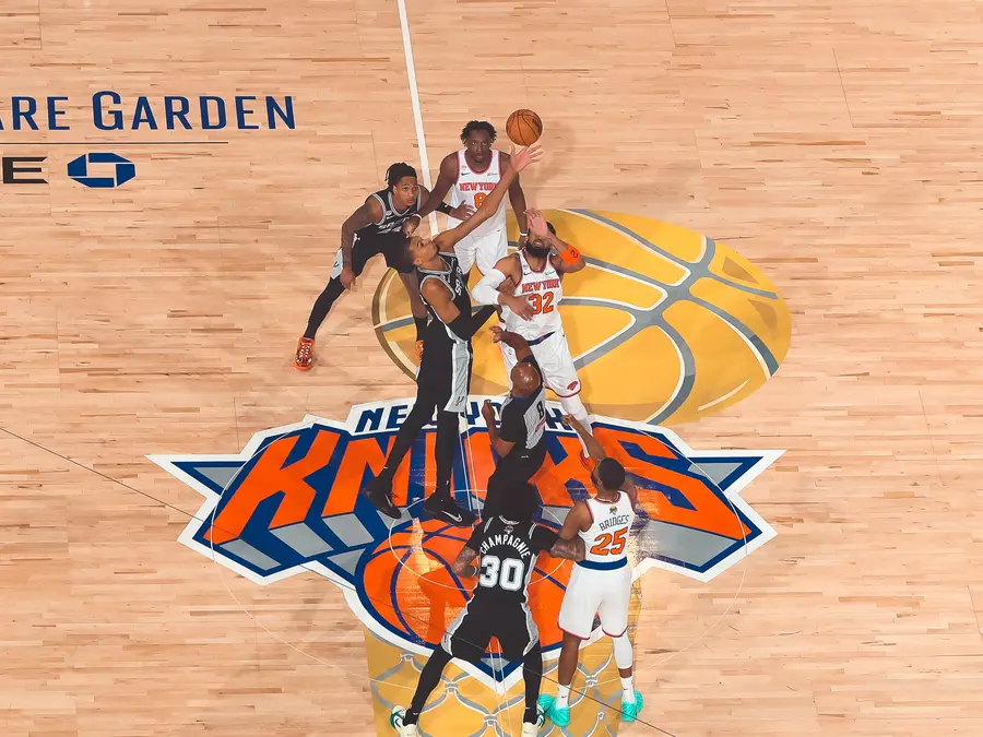 NBA Finals, Game 3 | Spurs hold off Knicks as Trump gets booed and naps during thriller - WATCH